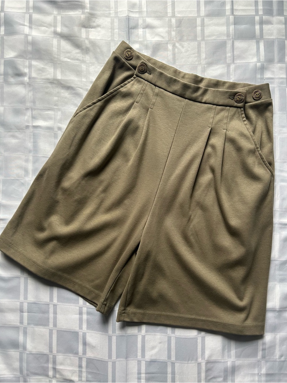 Club Ko. High-Waist Olive Green Pleated Vintage Shorts